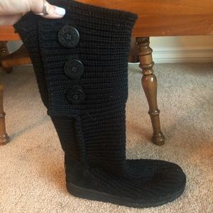 Black knit UGG’s